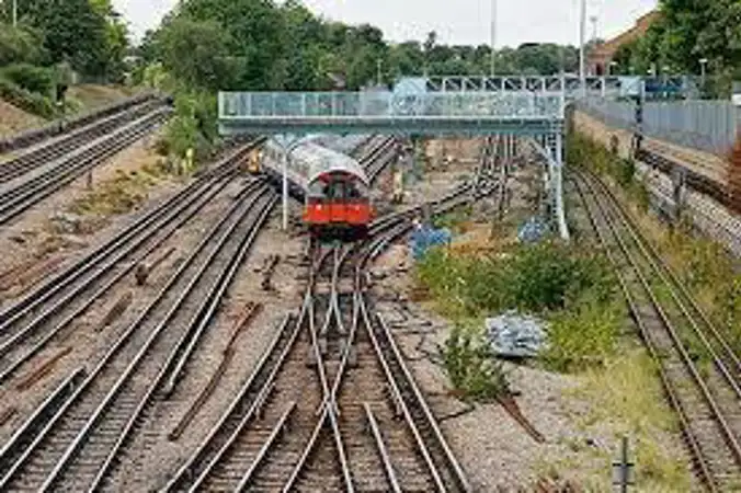 Acton Town Station Toolbox.jpg